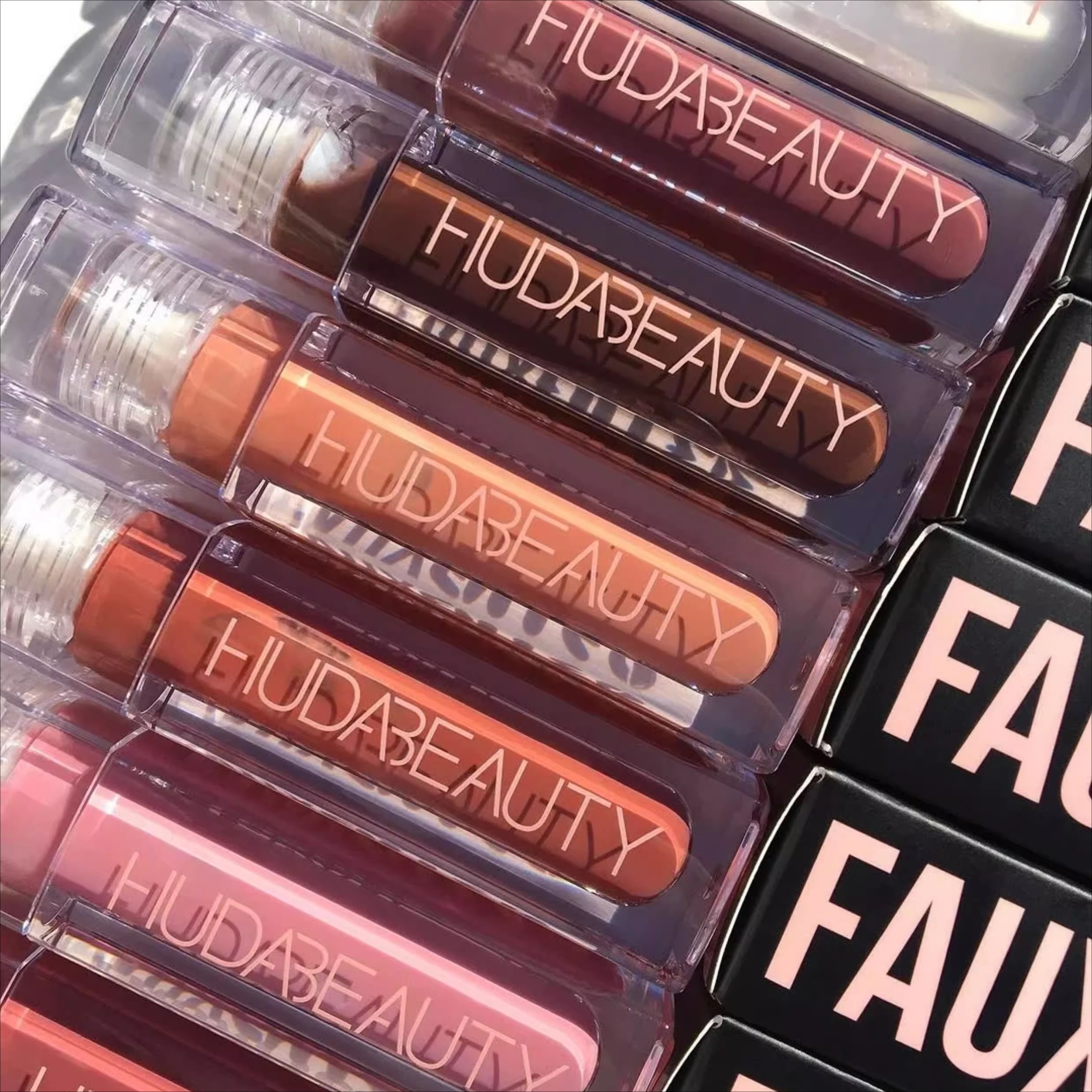 Beauty Huda Makeup - Huda Beauty Faux Filler Parlak Yapışkan