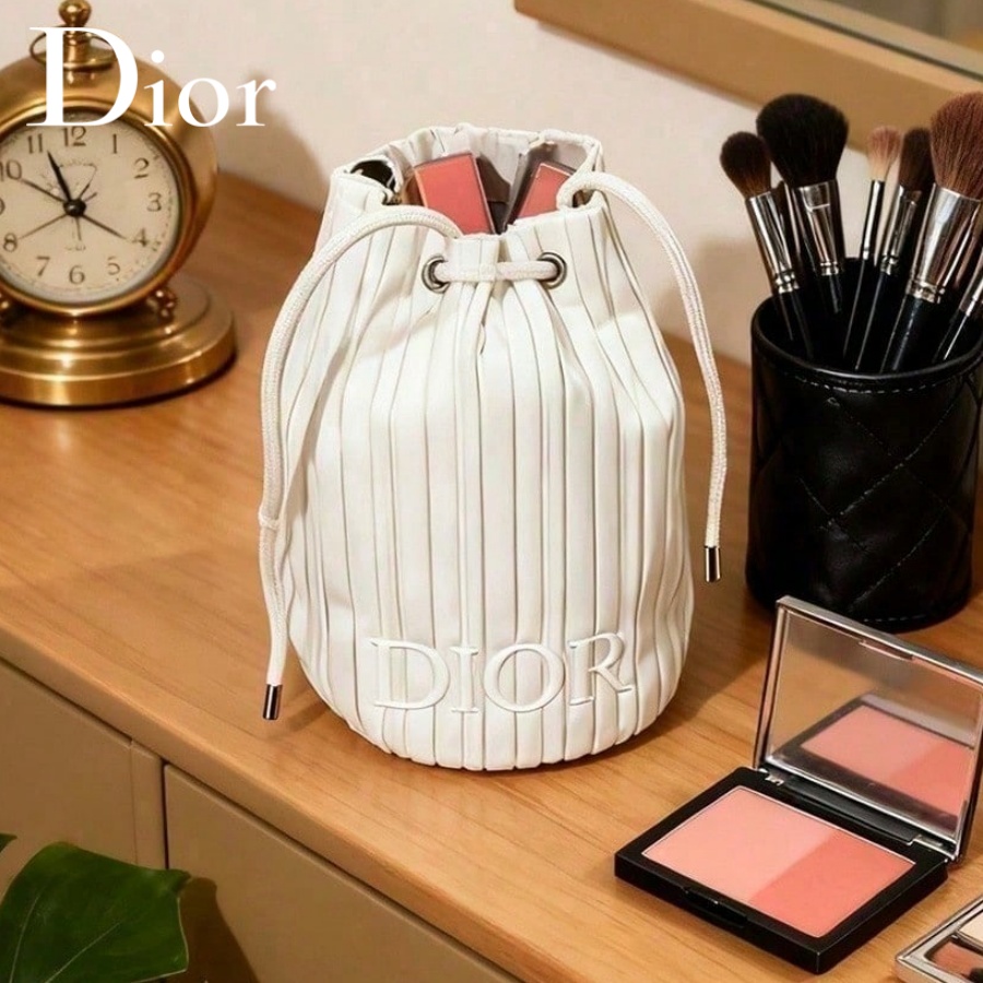 Beauty Makeup Dior - Christian Dior Dior'un çantası Minimalist Beyaz