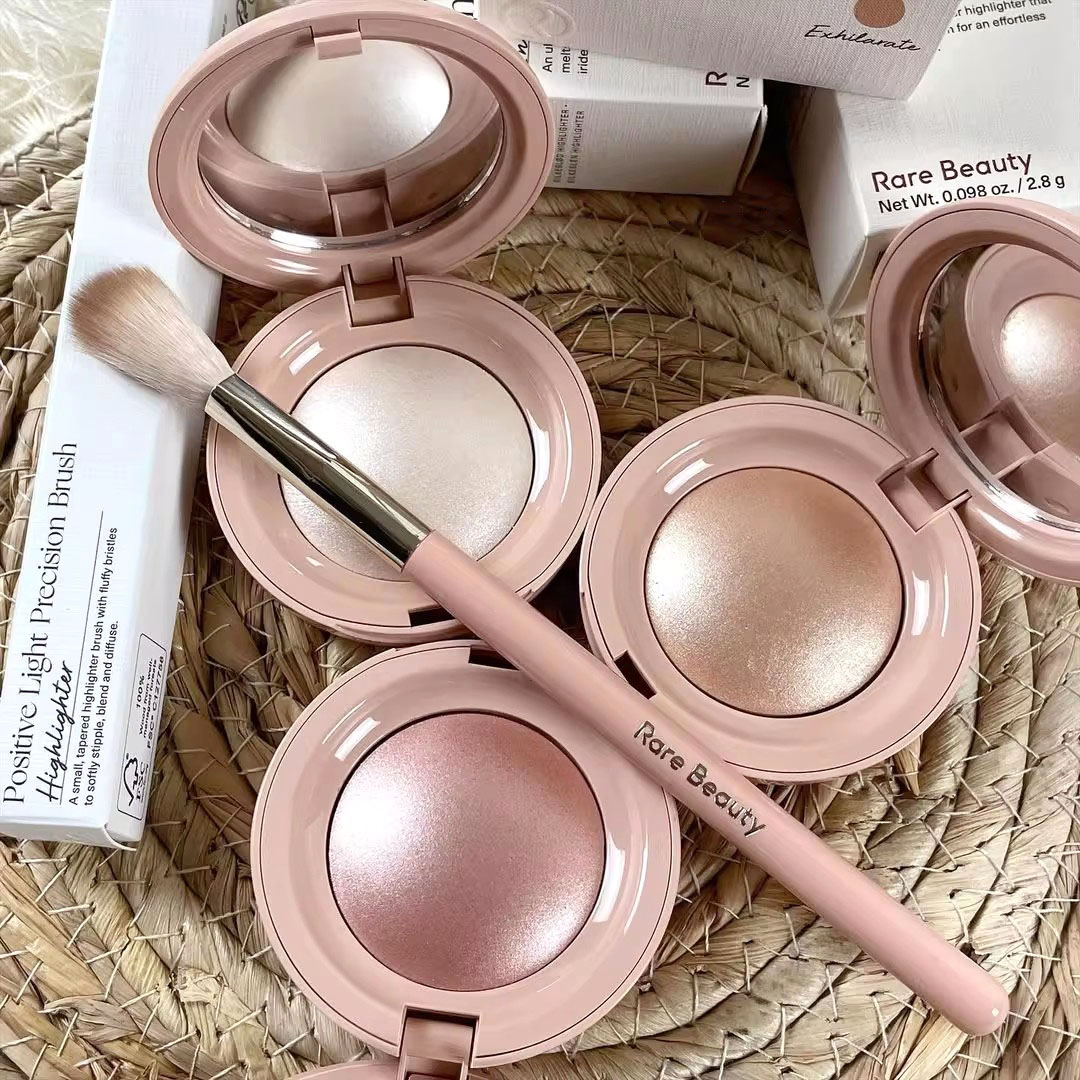 Rare Beauty Monochrome Pürüzsü - Rare Beauty Makeup Highlighter incelemesi ve fiyatı