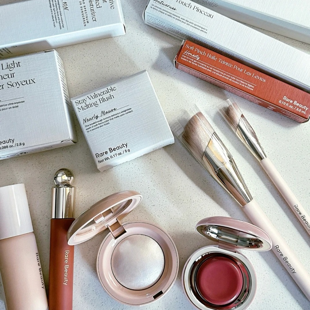Nadir Güzellik Aydınlatıcısı U - Rare Beauty Makeup Highlighter incelemesi ve fiyatı